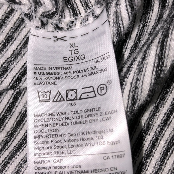 Gap size XLarge black striped cold shoulder top - Picture 5 of 5